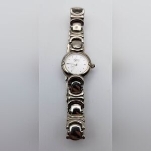 Paris 1937 watch silver‎ tone needs batteries very feminine! B3222